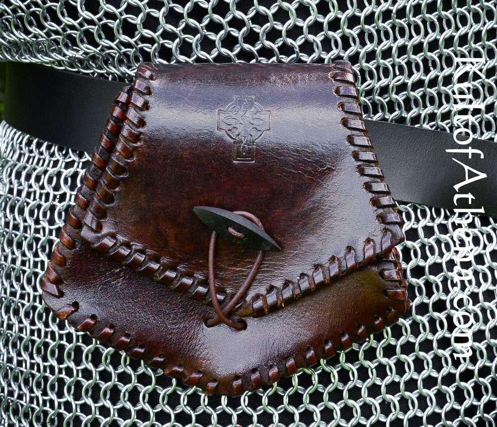 Make your own bushcraft leather belt pouch